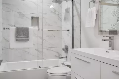 Bath - 619 Naples St, San Francisco, CA 94112 photo 5 of 6