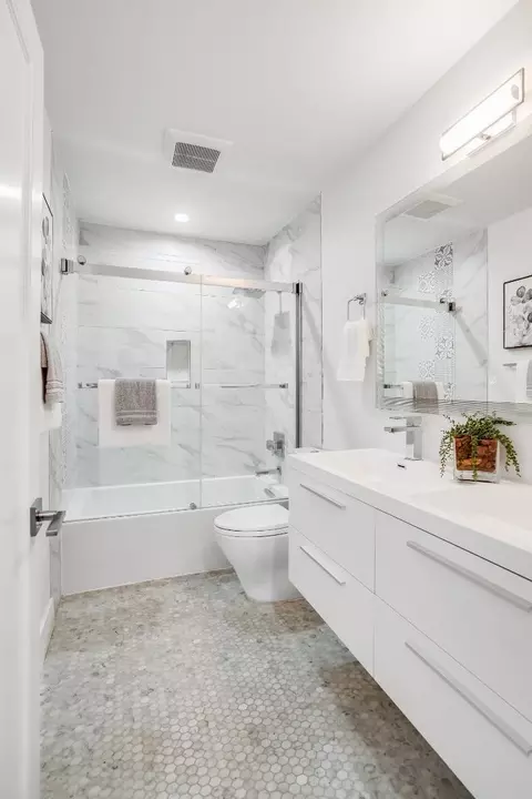 Bath - 619 Naples St, San Francisco, CA 94112 photo 6 of 6