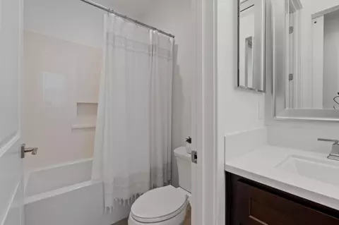 Bath - 2760 Moonshell Ln, Marina, CA 93933 photo 4 of 8