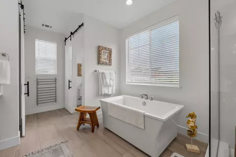 Bath - 2760 Moonshell Ln, Marina, CA 93933 photo 6 of 8