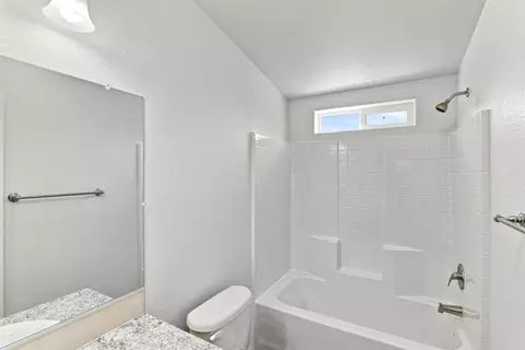 Bath - 4000 Prunedale Ave, Gilroy, CA 95020 photo 2 of 3