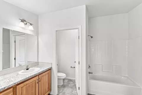 Bath - 4000 Prunedale Ave, Gilroy, CA 95020 photo 1 of 3