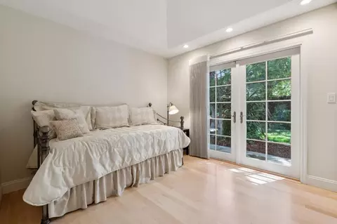 Bedroom - 61 Lloyden Dr, Atherton, CA 94027 photo 4 of 11