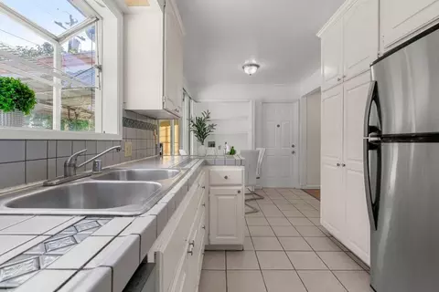 Kitchen - 1340 Sharp Ave, Campbell, CA 95008 photo 4 of 5