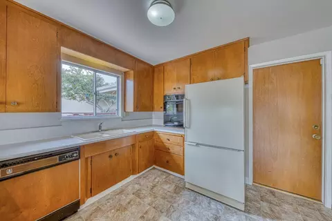 Kitchen - 1626 Cambrian Dr, Salinas, CA 93906 photo 2 of 4