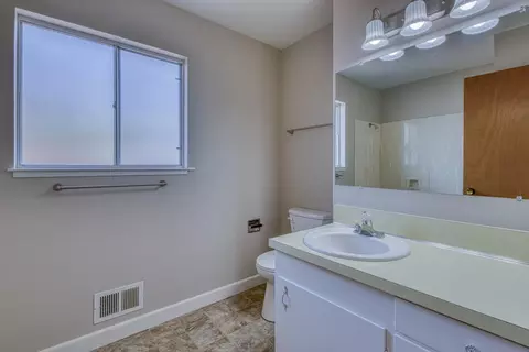 Bath - 1626 Cambrian Dr, Salinas, CA 93906 photo 3 of 4