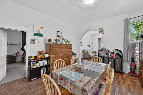 Dining - 156 Elm St, Watsonville, CA 95076 photo 2 of 3