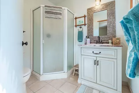 Bath - 4355 Opal Cliff Dr, Santa Cruz, CA 95062 photo 2 of 4