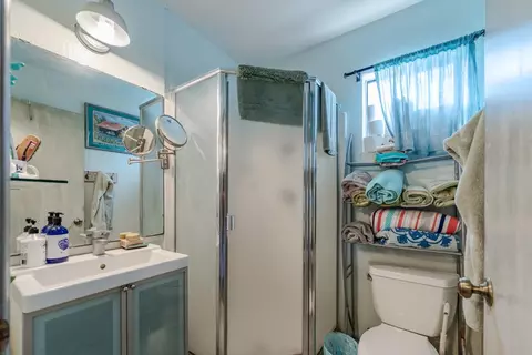Bath - 4355 Opal Cliff Dr, Santa Cruz, CA 95062 photo 4 of 4