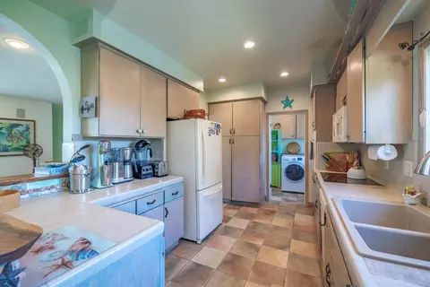 Kitchen - 4355 Opal Cliff Dr, Santa Cruz, CA 95062 photo 1 of 4