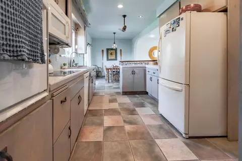 Kitchen - 4355 Opal Cliff Dr, Santa Cruz, CA 95062 photo 3 of 4
