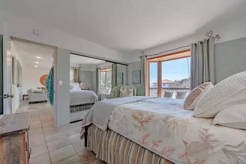 Bedroom - 4355 Opal Cliff Dr, Santa Cruz, CA 95062 photo 2 of 10