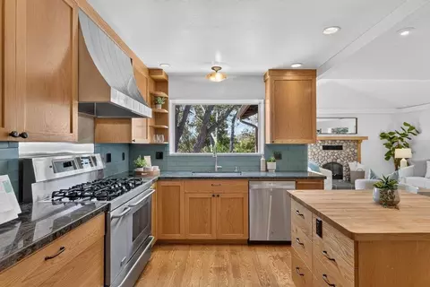 Kitchen - 7101 Viewpoint Rd, Aptos, CA 95003 photo 4 of 8