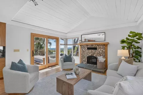 Living - 7101 Viewpoint Rd, Aptos, CA 95003 photo 3 of 6