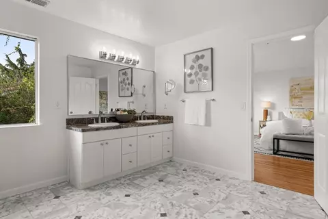 Bath - 10396 S Stelling Rd, Cupertino, CA 95014 photo 10 of 10