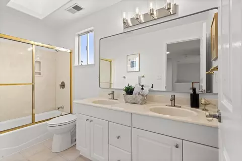 Bath - 10396 S Stelling Rd, Cupertino, CA 95014 photo 5 of 10