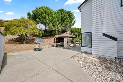 Exterior - 106 Carousel Dr, Vallejo, CA 94589 photo 5 of 6