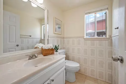 Bath - 106 Carousel Dr, Vallejo, CA 94589 photo 1 of 3
