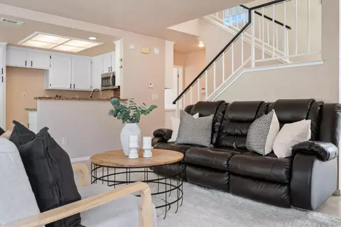 Living - 106 Carousel Dr, Vallejo, CA 94589 photo 3 of 3