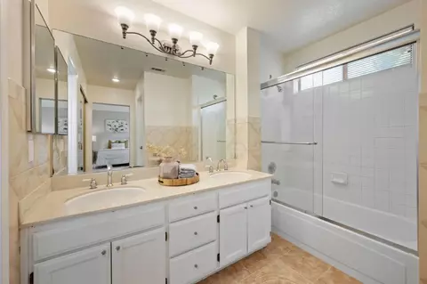 Bath - 106 Carousel Dr, Vallejo, CA 94589 photo 2 of 3