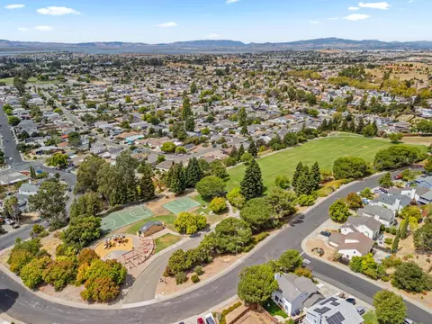 View/Area - 106 Carousel Dr, Vallejo, CA 94589 photo 4 of 5