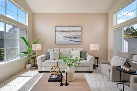 Living - 106 Carousel Dr, Vallejo, CA 94589 photo 2 of 3