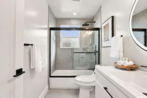 Bath - 314 Beverly Ave, Millbrae, CA 94030 photo 2 of 2
