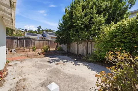 Exterior - 1527 Madeira Dr, Pacifica, CA 94044 photo 7 of 9
