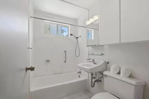 Bath - 1527 Madeira Dr, Pacifica, CA 94044 photo 1 of 1