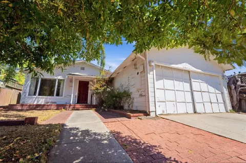 Exterior - 1527 Madeira Dr, Pacifica, CA 94044 photo 3 of 9