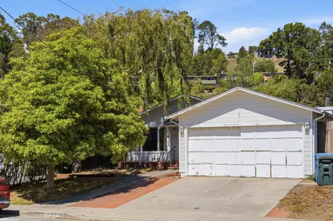 Exterior - 1527 Madeira Dr, Pacifica, CA 94044 photo 2 of 9