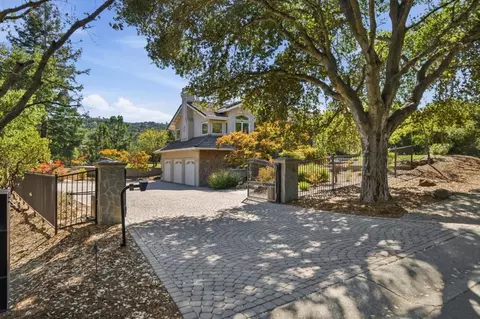 27960 Roble Blanco Ct, Los Altos Hills, CA 94022