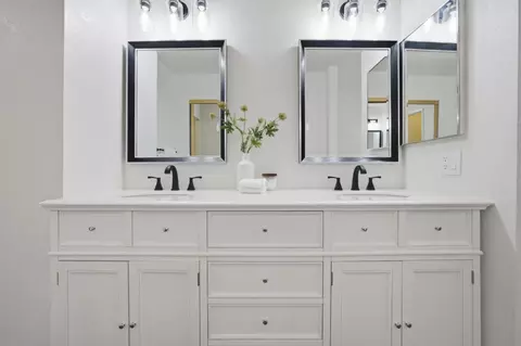 Bath - 34778 Siward Dr, Fremont, CA 94555 photo 4 of 5