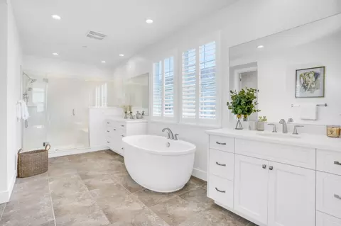 Bath - 8576 Tailwind Ave, Newark, CA 94560 photo 1 of 2