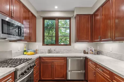 Kitchen - 244 View St, Mountain View, CA 94041 photo 3 of 5