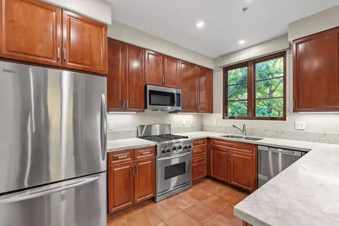 Kitchen - 244 View St, Mountain View, CA 94041 photo 2 of 5
