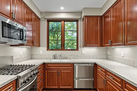 Kitchen - 244 View St, Mountain View, CA 94041 photo 4 of 5