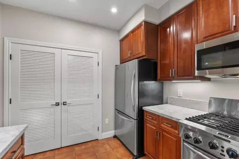 Kitchen - 244 View St, Mountain View, CA 94041 photo 5 of 5