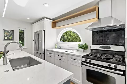 Kitchen - 620 Mariposa Ave 4, Mountain View, CA 94041 photo 2 of 5