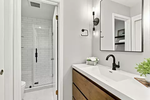 Bath - 620 Mariposa Ave 4, Mountain View, CA 94041 photo 1 of 5
