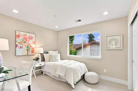 Bedroom - 105 Glen Alpine Ct, Mountain View, CA 94043 photo 9 of 10