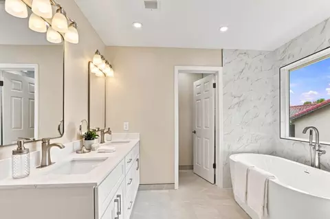 Bath - 105 Glen Alpine Ct, Mountain View, CA 94043 photo 2 of 5