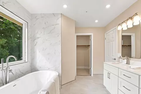 Bath - 105 Glen Alpine Ct, Mountain View, CA 94043 photo 3 of 5