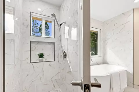 Bath - 105 Glen Alpine Ct, Mountain View, CA 94043 photo 4 of 5