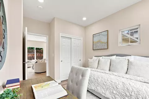 Bedroom - 105 Glen Alpine Ct, Mountain View, CA 94043 photo 2 of 10
