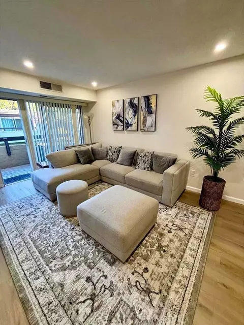 275 Tradewinds Dr 10, San Jose, CA 95123