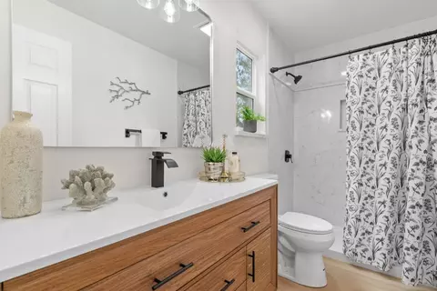 Bath - 3340 Goodway Ct, Soquel, CA 95073 photo 3 of 3