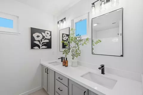 Bath - 101 Beacon St, Mountain View, CA 94040 photo 2 of 5