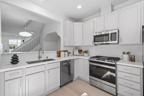 Kitchen - 101 Beacon St, Mountain View, CA 94040 photo 2 of 6