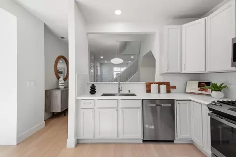 Entry Way - 101 Beacon St, Mountain View, CA 94040 photo 2 of 4
